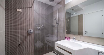 Crowne Plaza Rome-St. Peter's Hotel & Spa Room Type - Standard Room Crowne Plaza Rome-St. Peter's Hotel & Spa Room Type - Standard Room