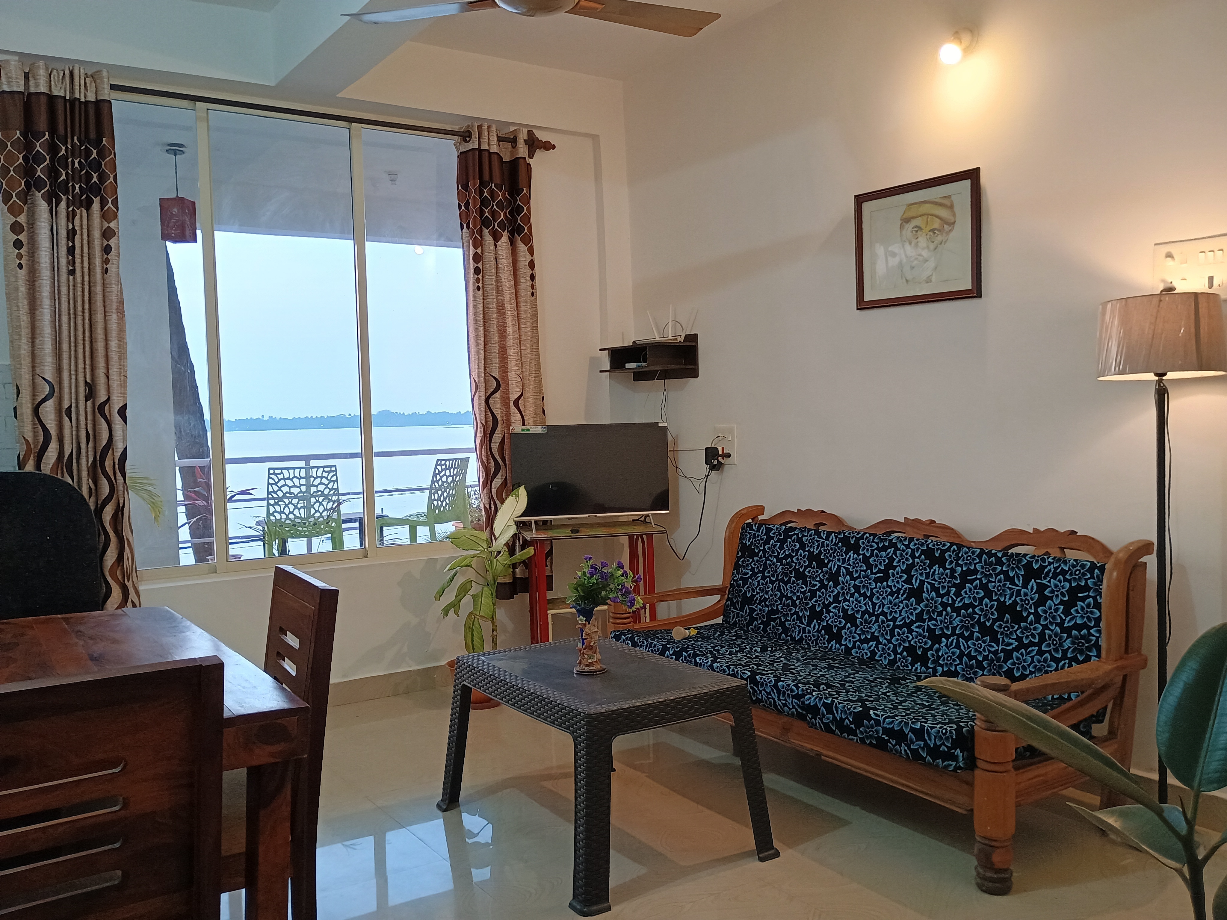 GS Home - Tap to explore photos