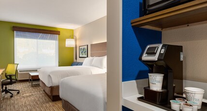 Holiday Inn Express & Suites HAYWARD Room Type - 2 Queen Suite