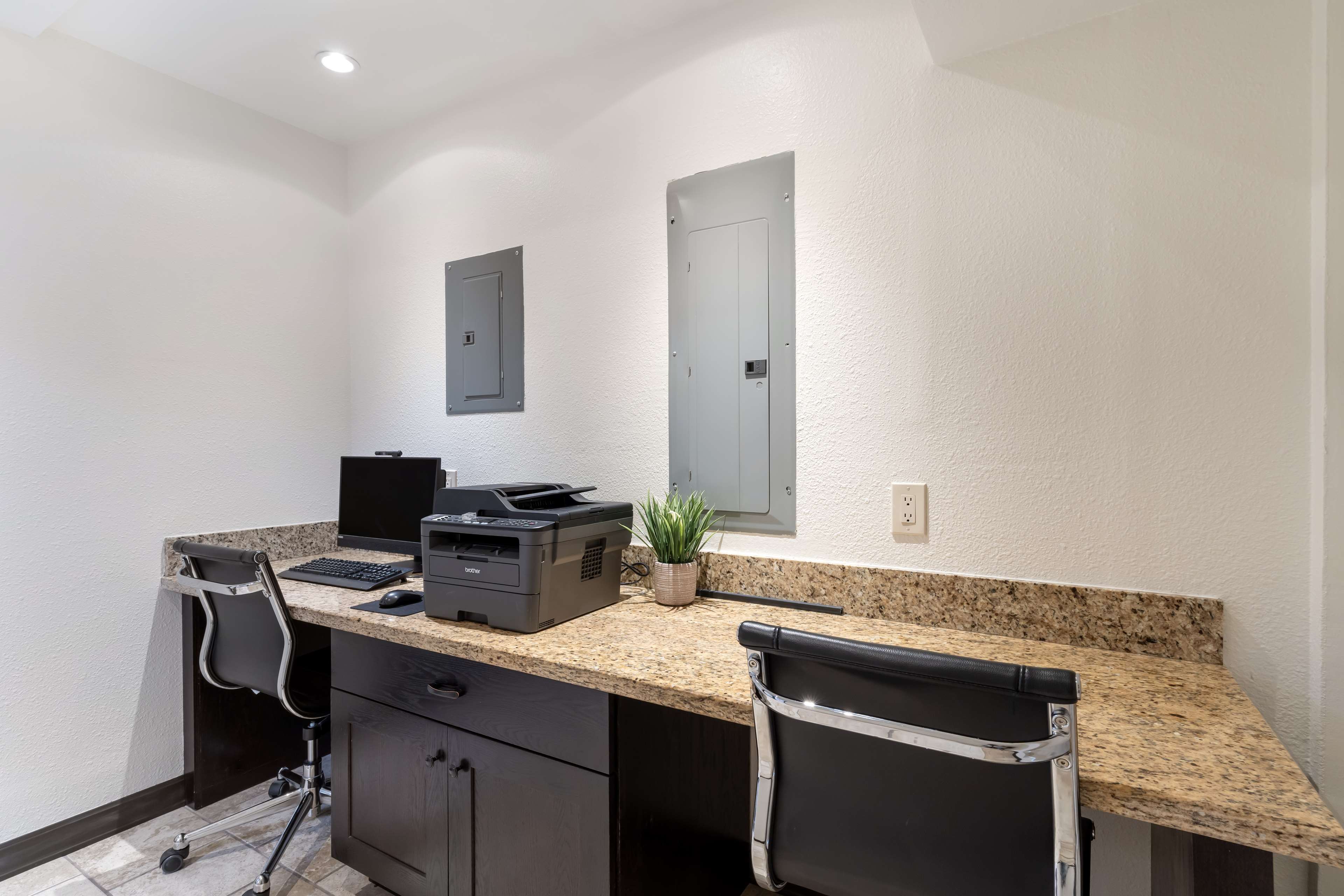Best Western Plus Inn At The Vines - Tap to explore photos