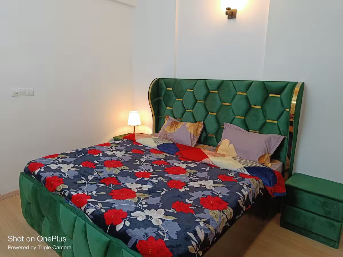 VacationBuddy Aarohi Homes 3bhk West Delhi - Tap to explore photos