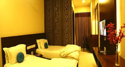 Hotel Shri Khedapati International Room Type - Deluxe Room