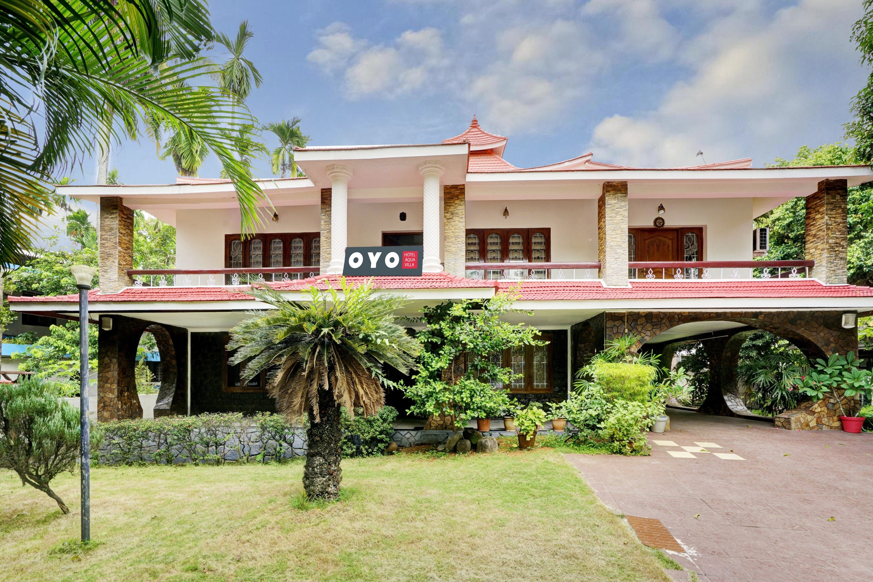Hotel O CHALET SUITES - Tap to explore photos