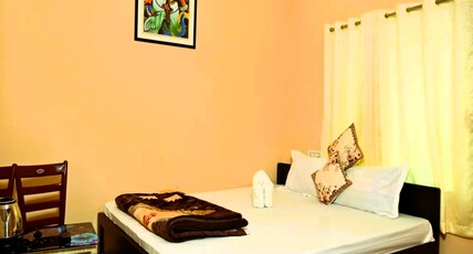 Alor Bhuban Guest House & Restaurant Room Type - Standard Double AC