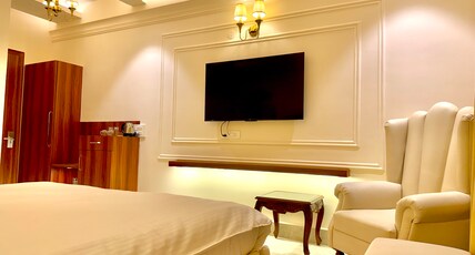 The Arte Hotel Room Type - Deluxe Room with City View
