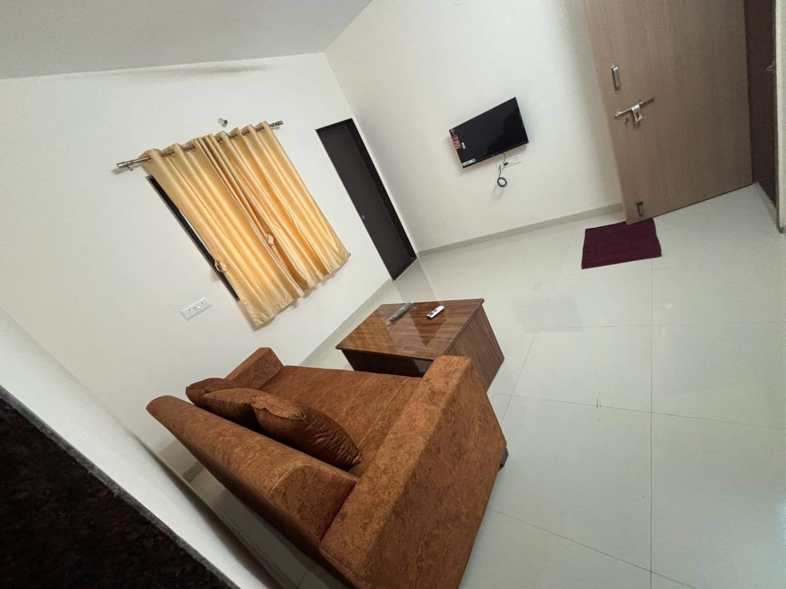 1BHK Comfy Stay 3 by Sunshine Comfy Stay - Tap to explore photos