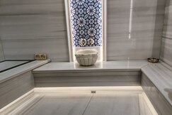 Aprilis Deluxe Hotel