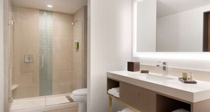 EMBASSY SUITES BY HILTON BOULDER Room Type - 2QN 2 ROOM SUITE MTN VIEW