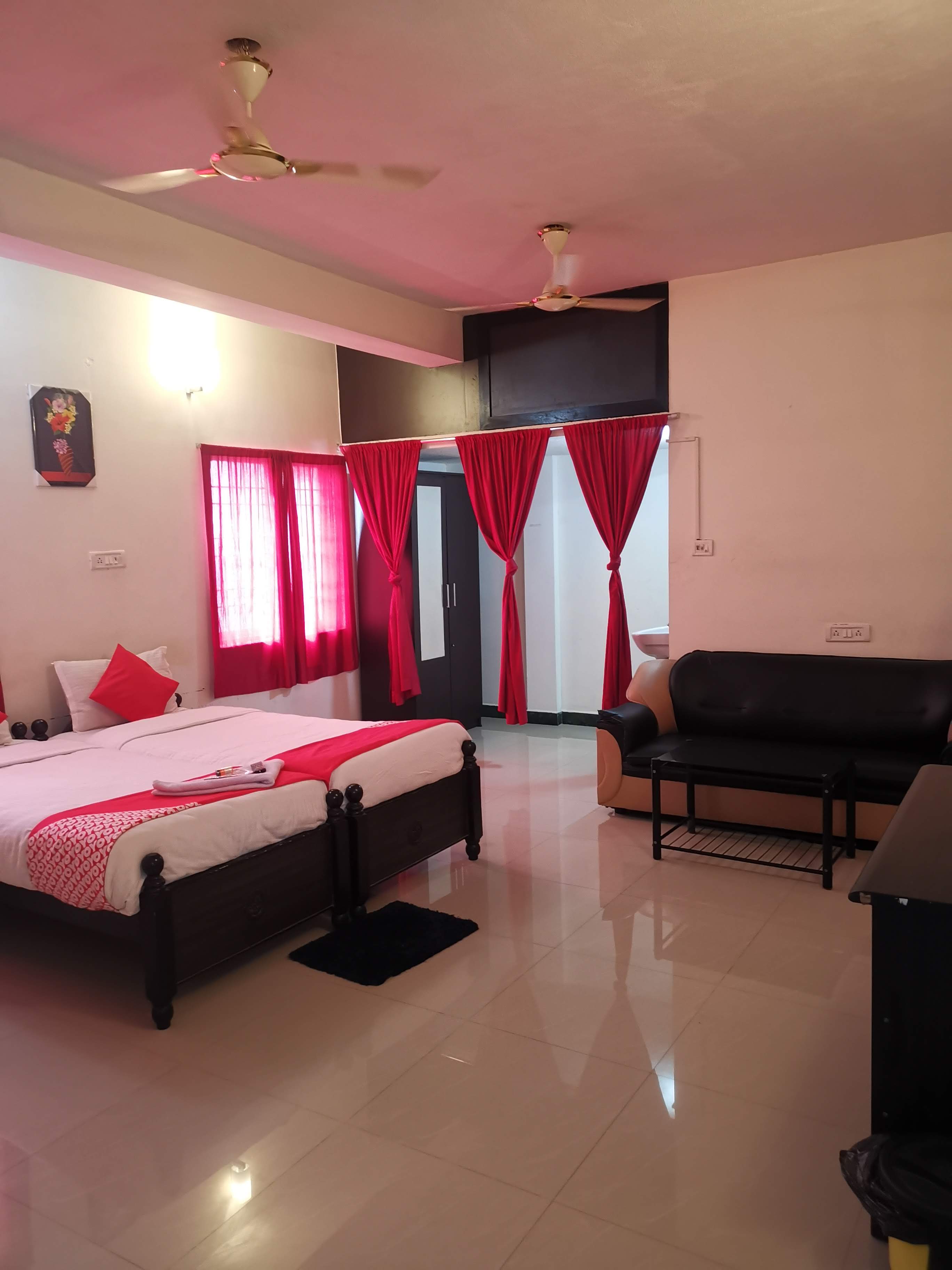 D QUBE - Tap to explore photos