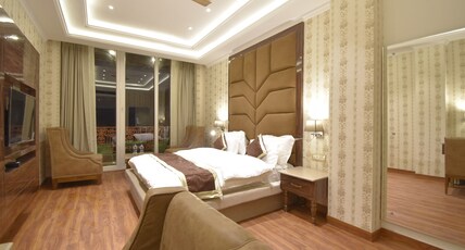 Hotel Grand Him Queen Hot and Cold Rooms Room Type - Superior Double  Room