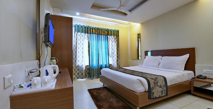 Hotel Sheela Shree Plaza - Tap to explore photos