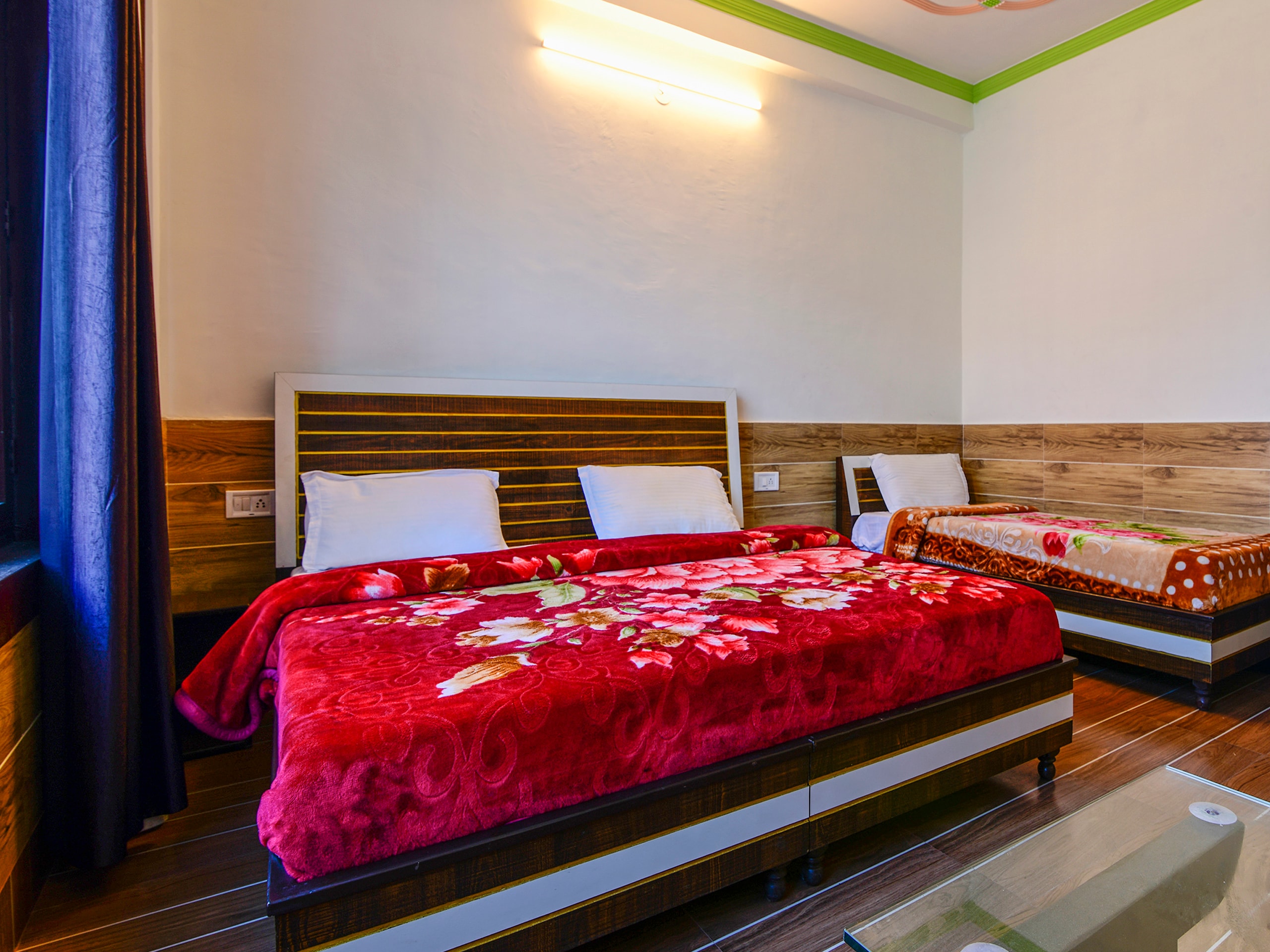 HOTEL HOLYLAND - Tap to explore photos