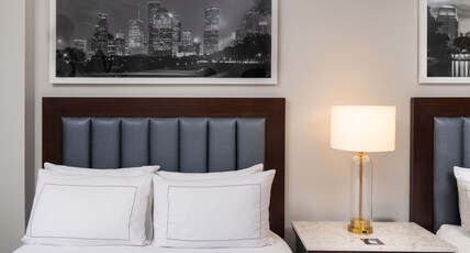 DoubleTree by Hilton Houston Medical Center Hotel & Suites Room Type - JR STE 2QUEEN BEDS-KITCHEN