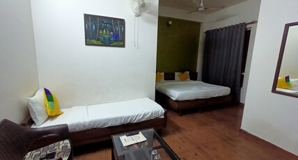 HOTEL GLOBAL INN Room Type - Super Deluxe (Triple Bed)