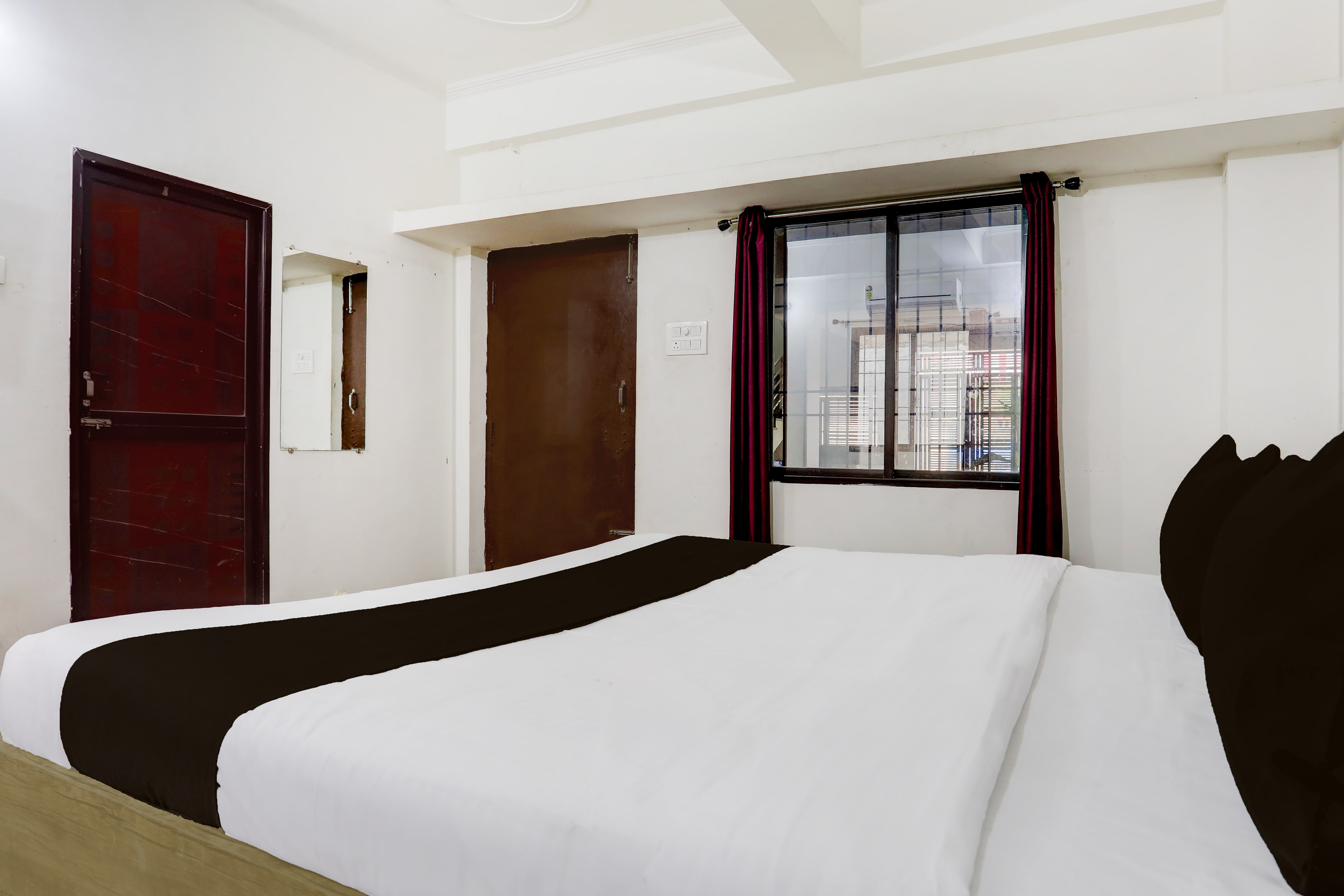 OYO Hotel Kashyap Villa - Tap to explore photos