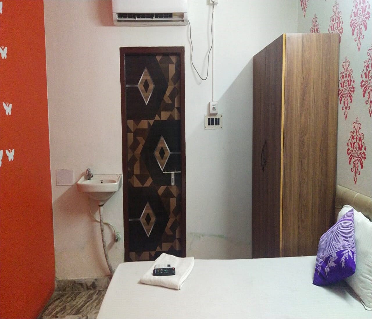 Diamond Palace - Tap to explore photos