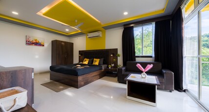 The Hosteller Gokarna Room Type - Premium Double Room with Balcony