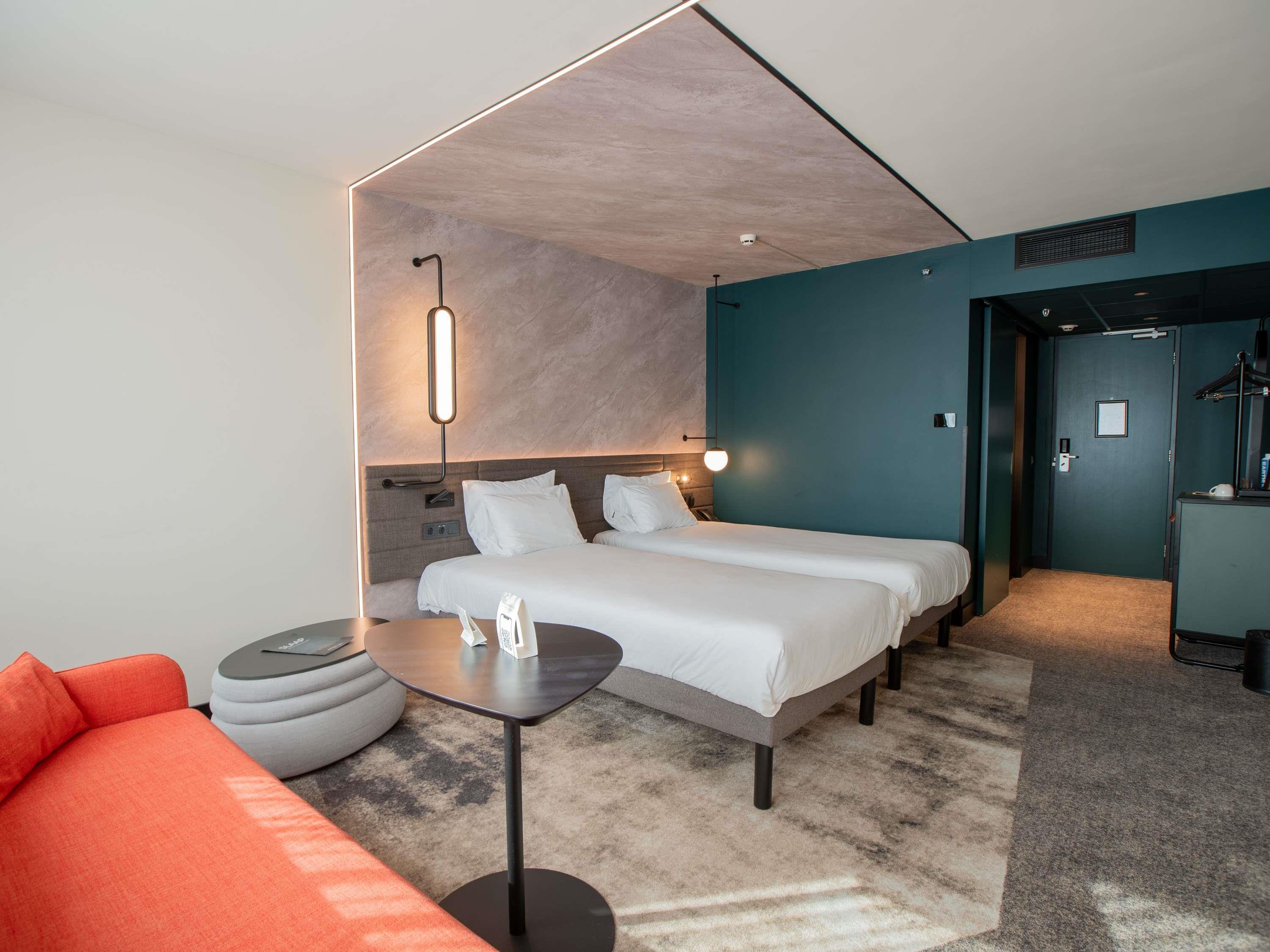 Novotel Rotterdam Brainpark - Tap to explore photos
