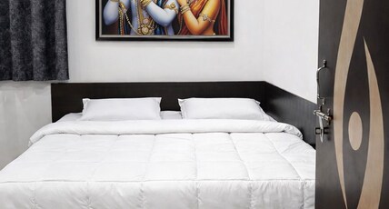 Sanjay Residency Room Type - Deluxe Room with City View Double Bed