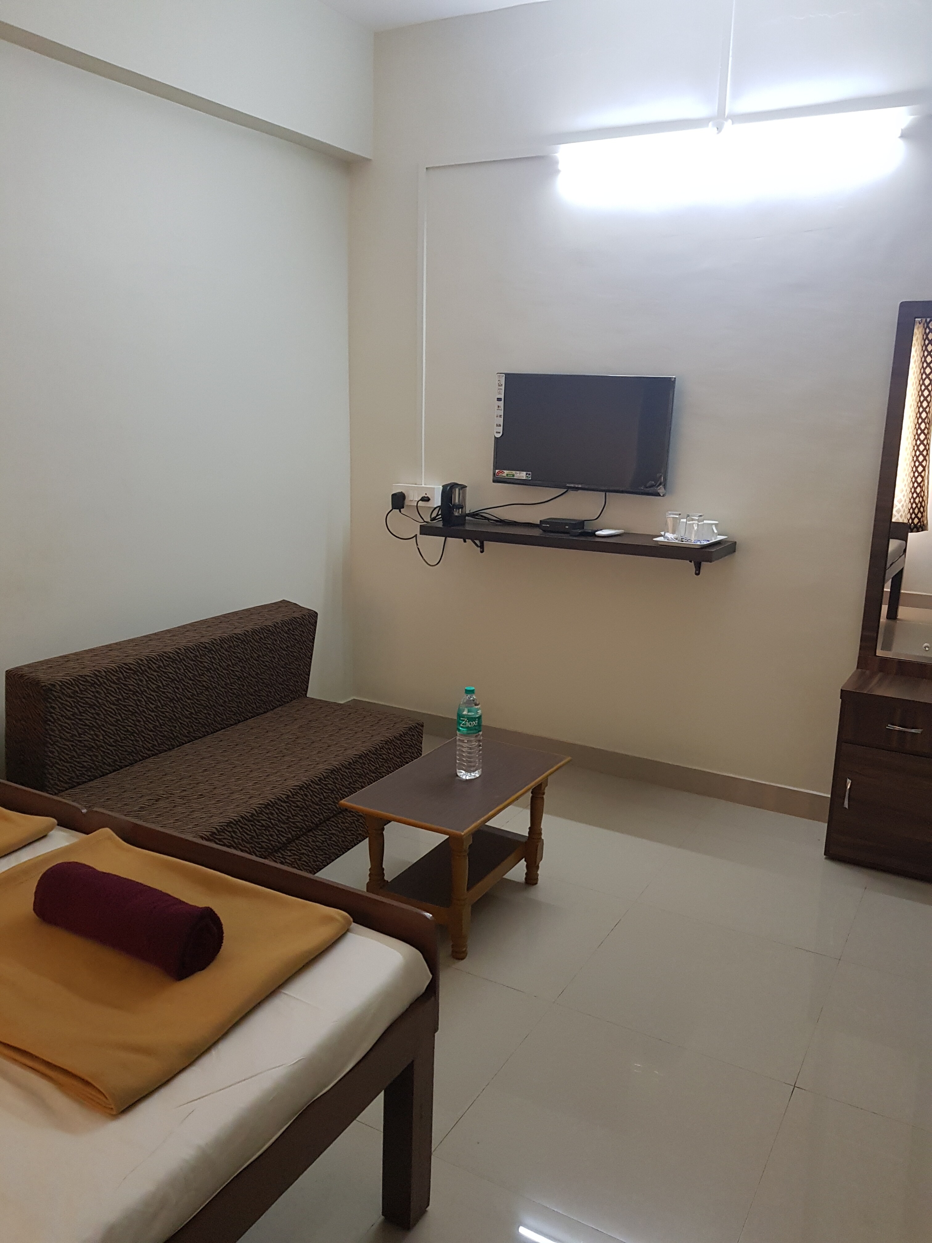 Raj Homestay - Tap to explore photos