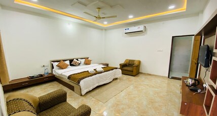 Payal palace Room Type - Double Bed AC Room