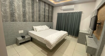 AMEENA PALACE Room Type - Deluxe Room