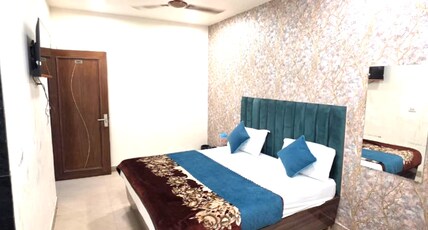 Hotel Karan palace- Paharganj Room Type - Deluxe AC Room With Free Wi-Fi Hotel Karan palace- Paharganj Room Type - Deluxe AC Room With Free Wi-Fi