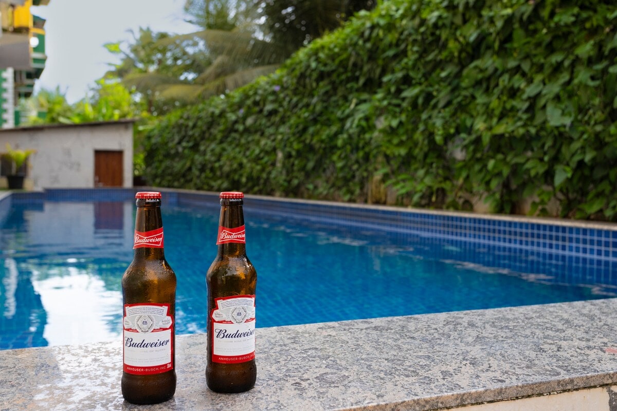 Phoenix with Massive pool 2KM-200MTR from Clubs - Tap to explore photos