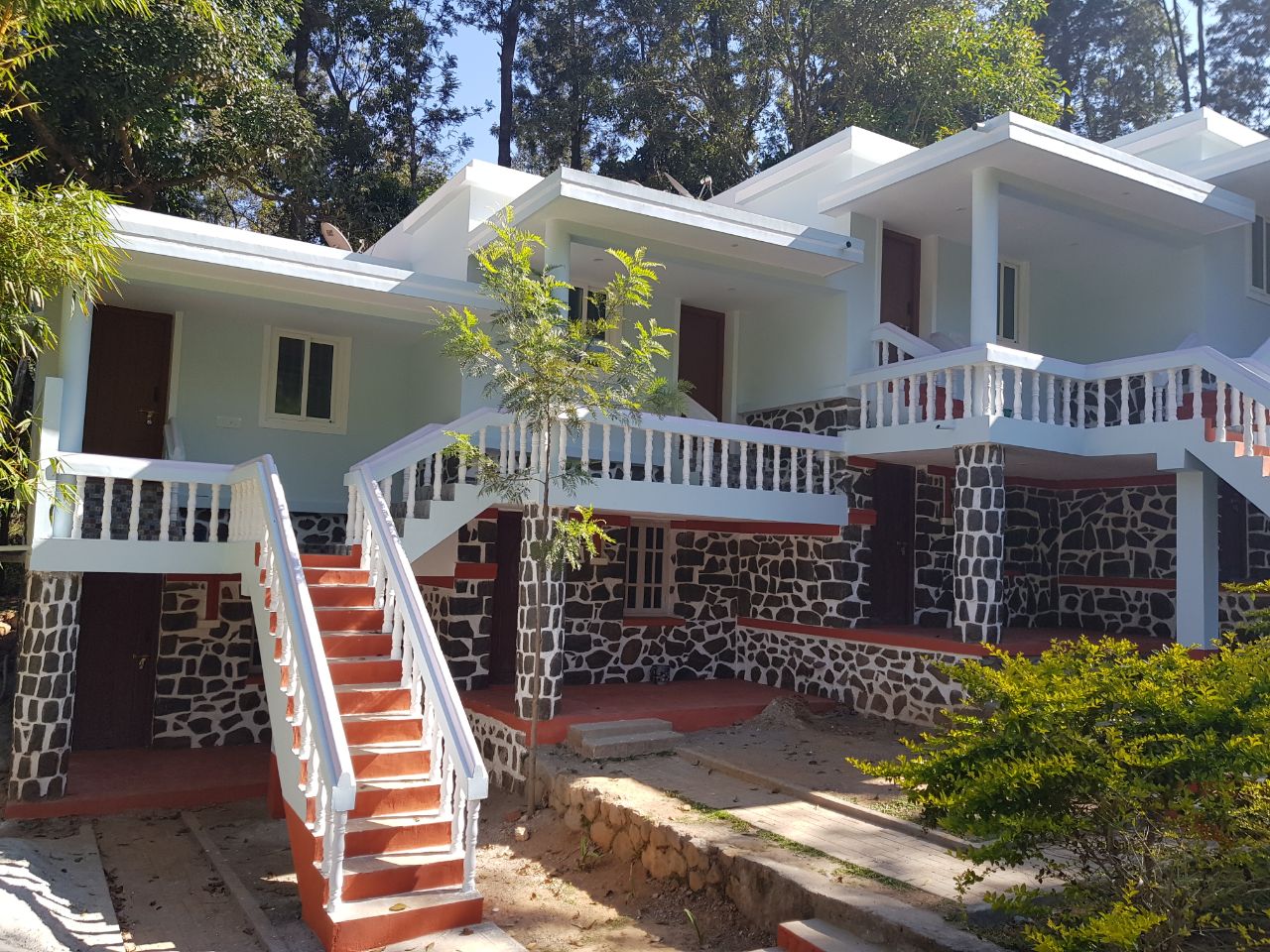 Coastal Grand JMA Resorts, Sirumalai - Tap to explore photos