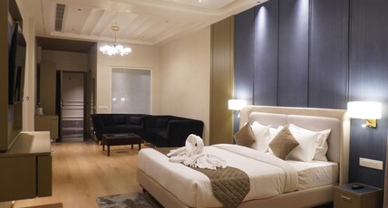 Hotel Saffron KKR Room Type - Royale Suite with King Bed