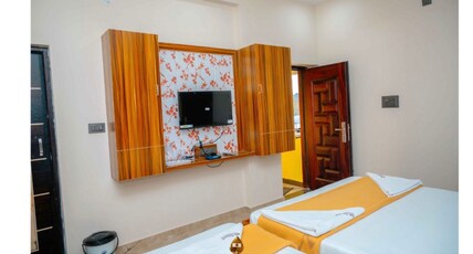 Sree Kumaran Grand Room Type - Luxury Triple Cot Room