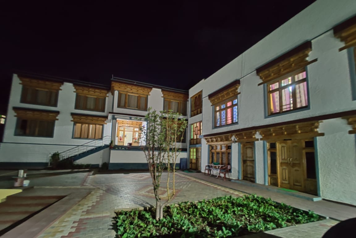 Hotel Layul Palace - Tap to explore photos