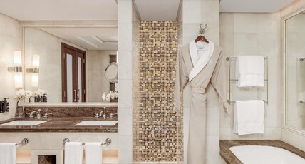 Raffles Makkah Palace Room Type - Deluxe One Bedroom Suite Partial Kaaba View Raffles Makkah Palace Room Type - Deluxe One Bedroom Suite Partial Kaaba View