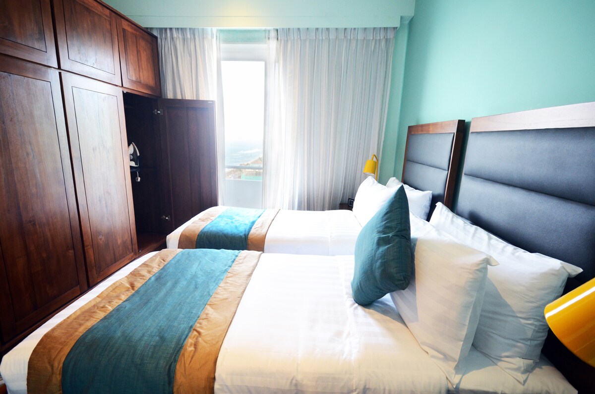 Ocean Edge Suites & Hotel Colombo - Tap to explore photos
