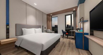 Holiday Inn Express Shanghai Pujiang Room Type - 1 King Standard Accessible