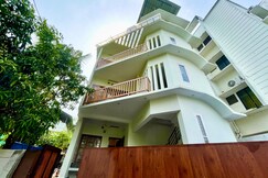 White House l Spacious 2 BHK l Delightful Vacay