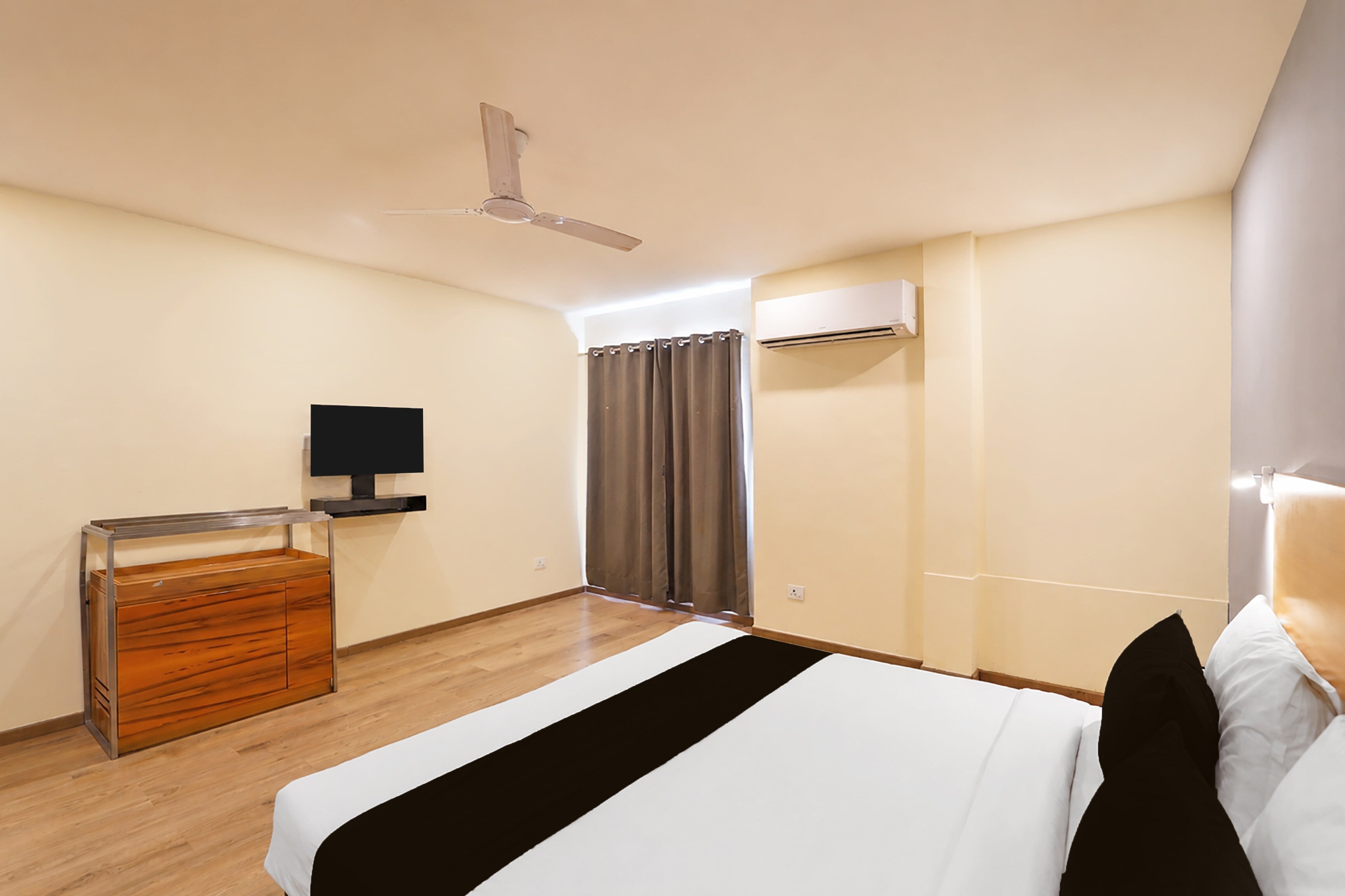 Townhouse Paldi Bus Terminal Ahmedabad Formally Neelkanth - Tap to explore photos
