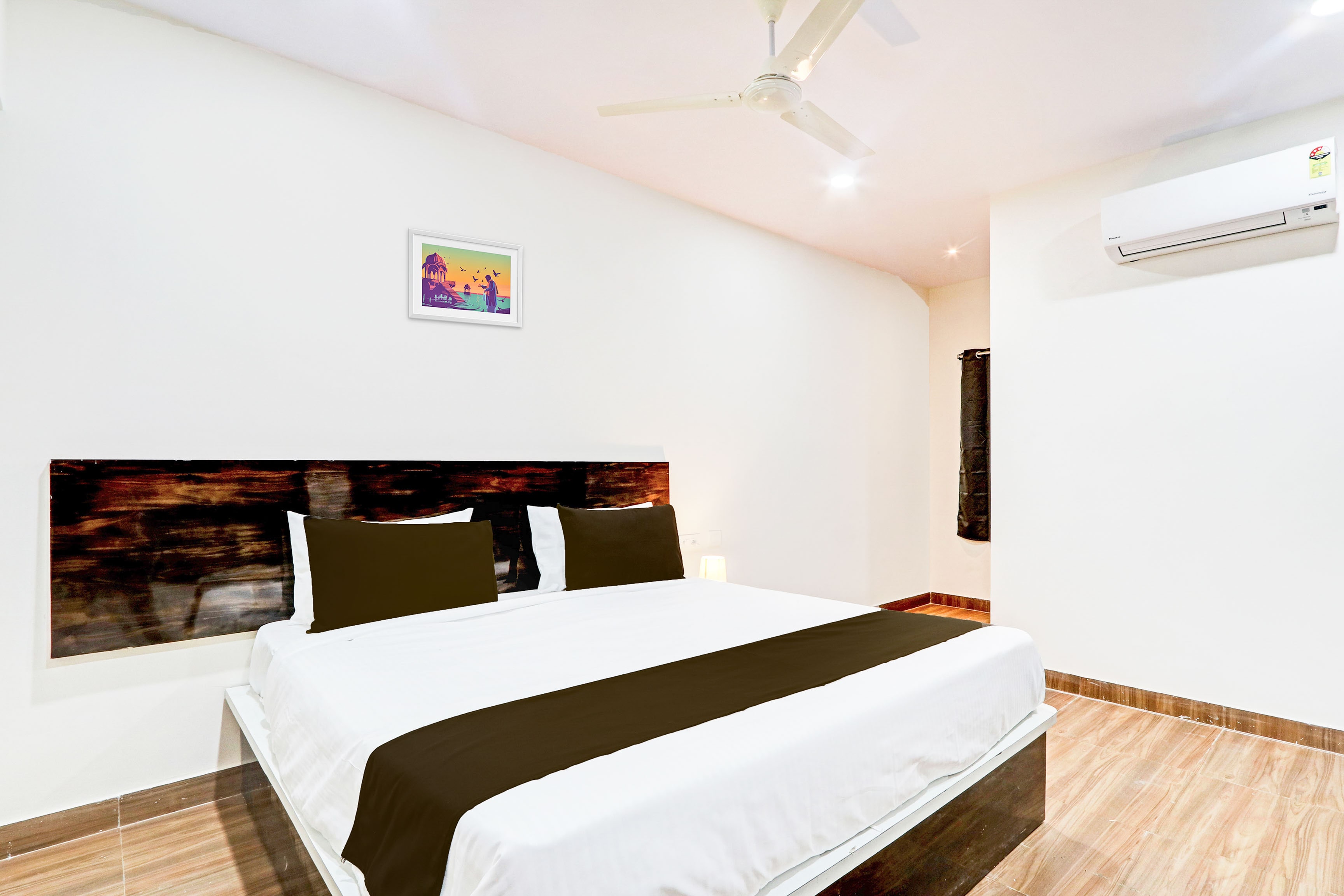 Super Hotel O RB @ KOMPALLY - Tap to explore photos