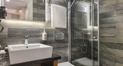 Garner Hotel ISTANBUL - AIRPORT ARNAVUTKOY Room Type - 3 Single Premium