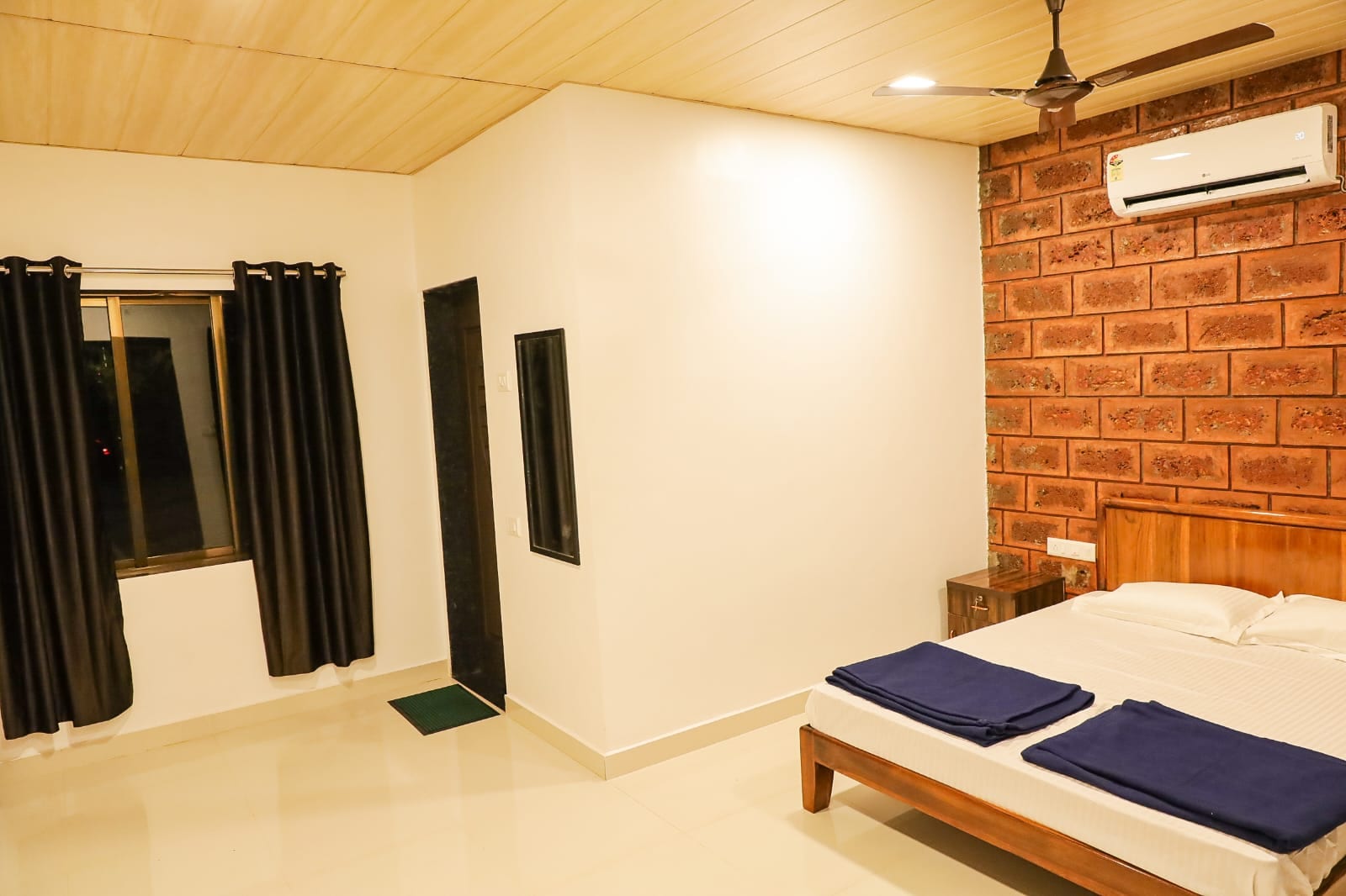 Hotel Chaupaki (Near Kashid Beach) - Tap to explore photos