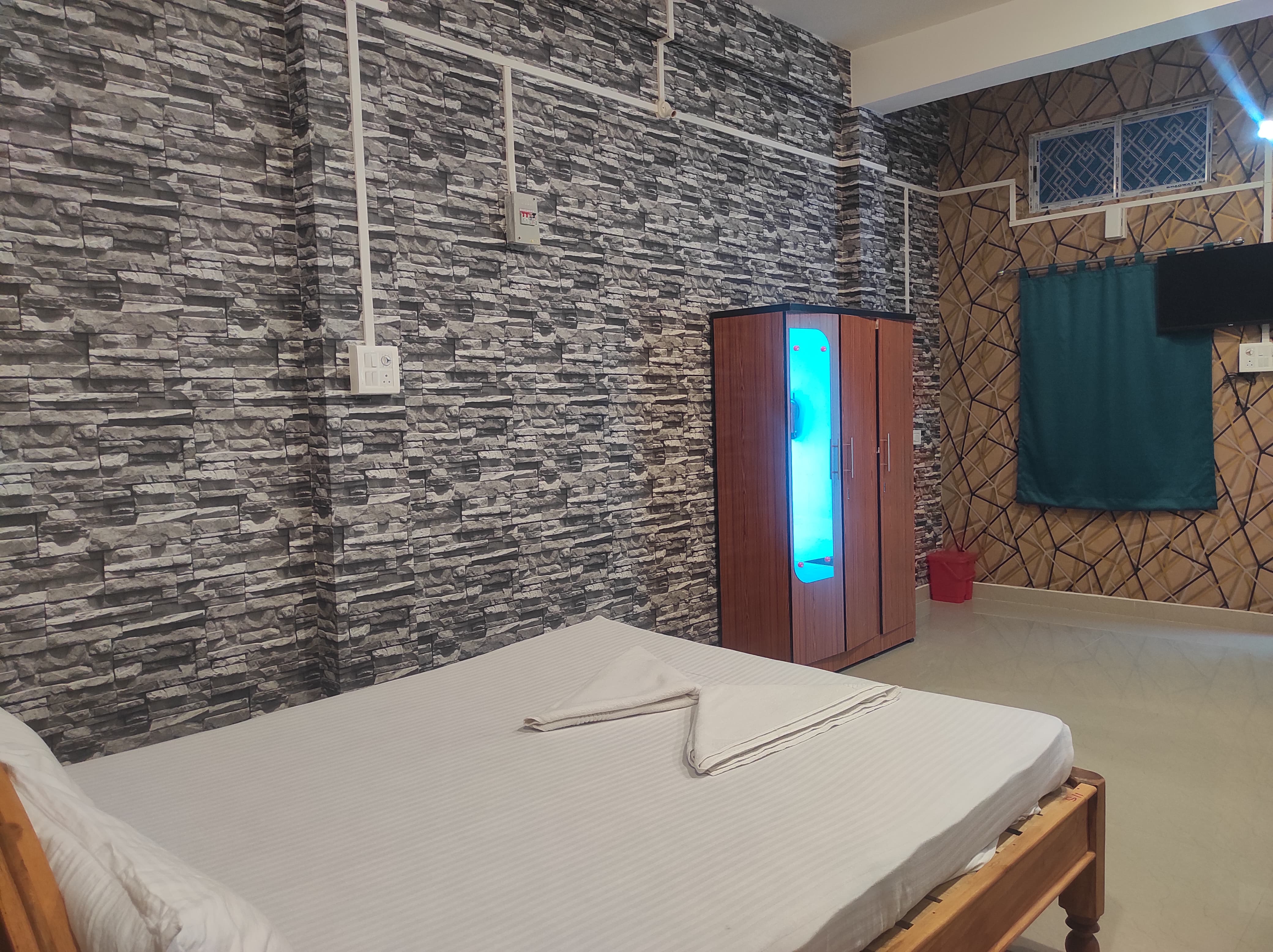 Rani Guest House - Tap to explore photos