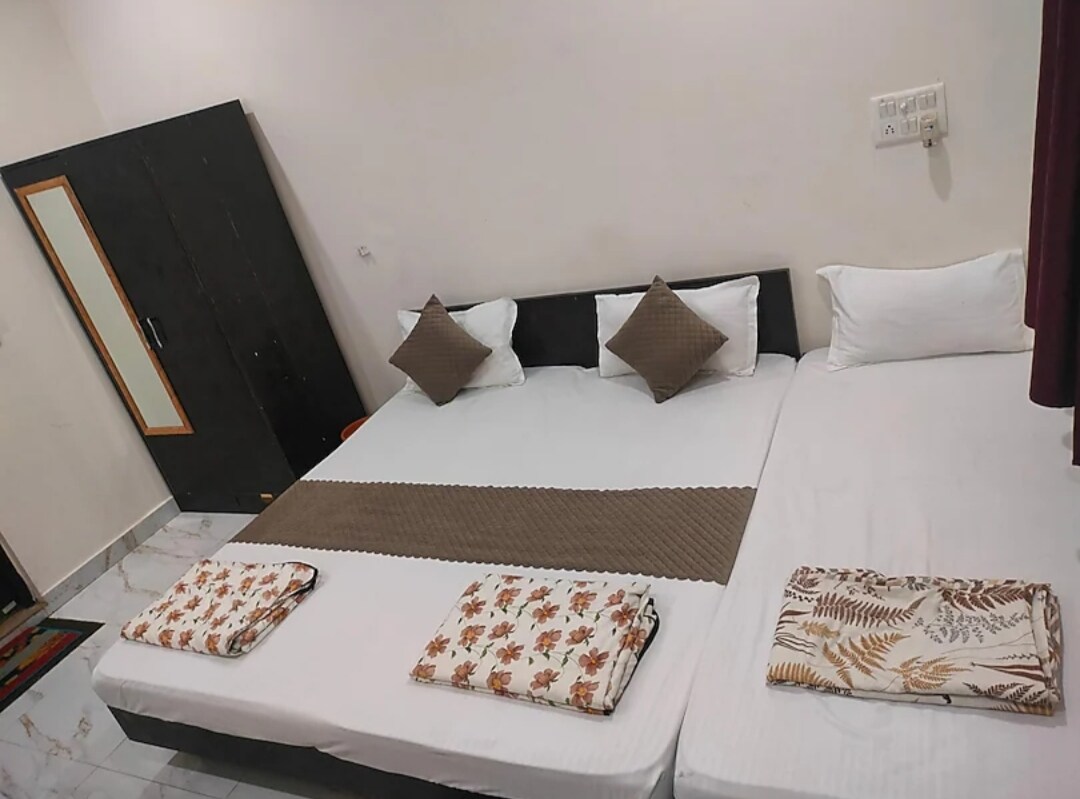 Sri rameshwaram paying guest House - Tap to explore photos