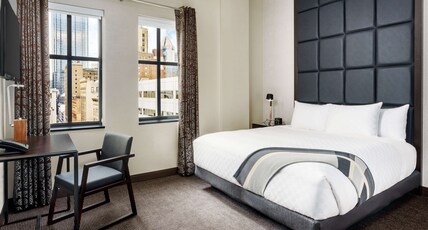 Joinery Hotel Pittsburgh, Curio Collection by Hilton Room Type - 1 KING BED
