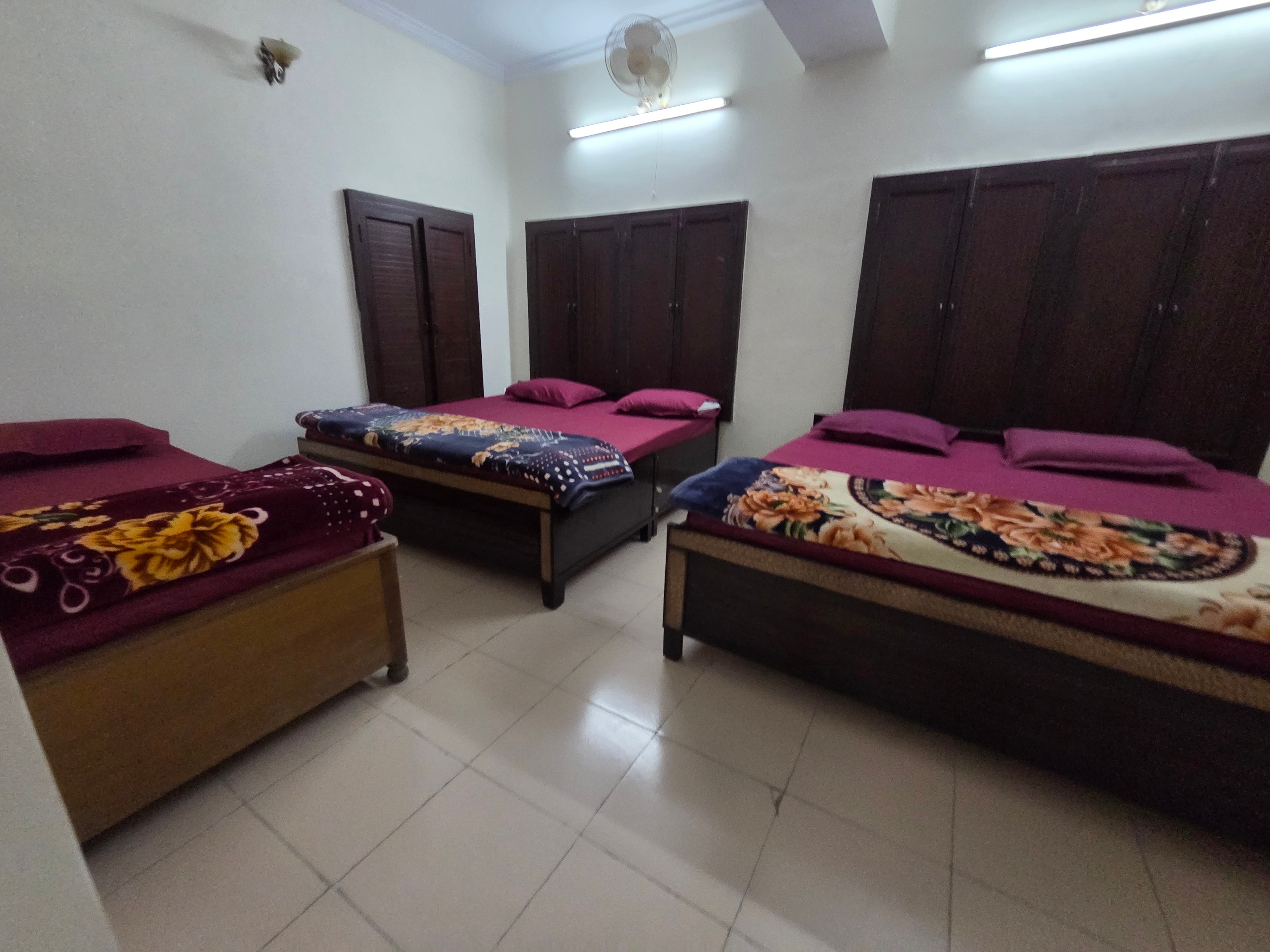 BHAJAN ASHRAM RISHIKESH - Tap to explore photos