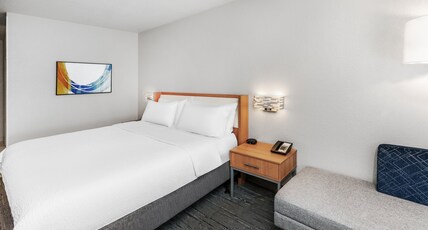 Holiday Inn Express & Suites LONOKE I-40 (EXIT 175) Room Type - 1 King Stndrd Comm Accessible Roll Shwr