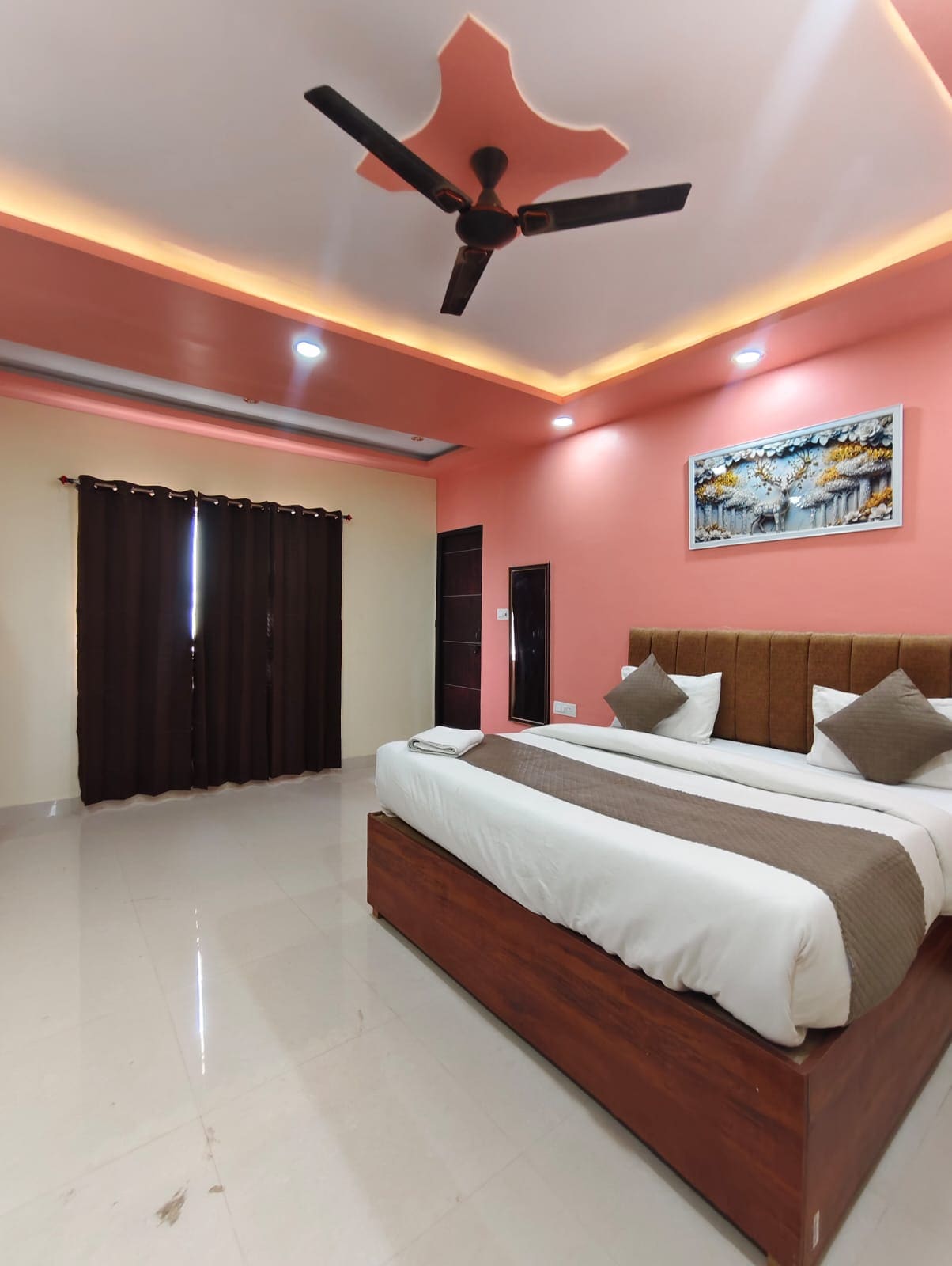Hotel Krishna Inn - Tap to explore photos
