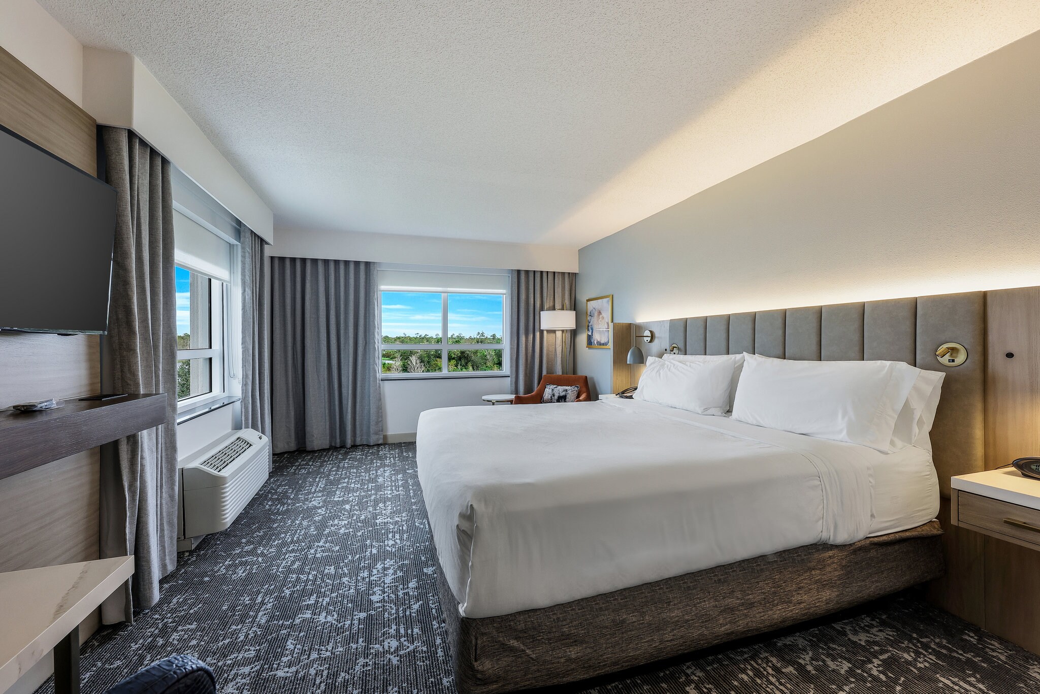 Crowne Plaza FT. MYERS GULF COAST - Tap to explore photos