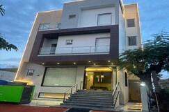 Address of Hotel Grand Avenue