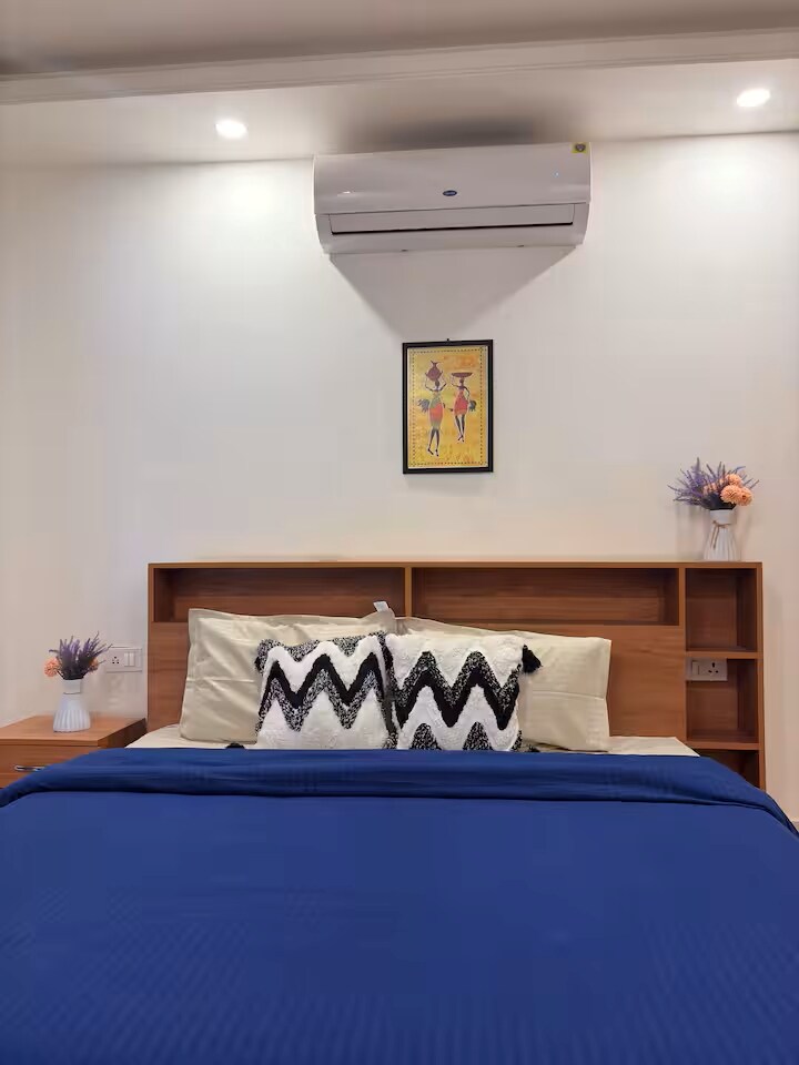 Luxury 2 BHK with Mountain view - Tap to explore photos