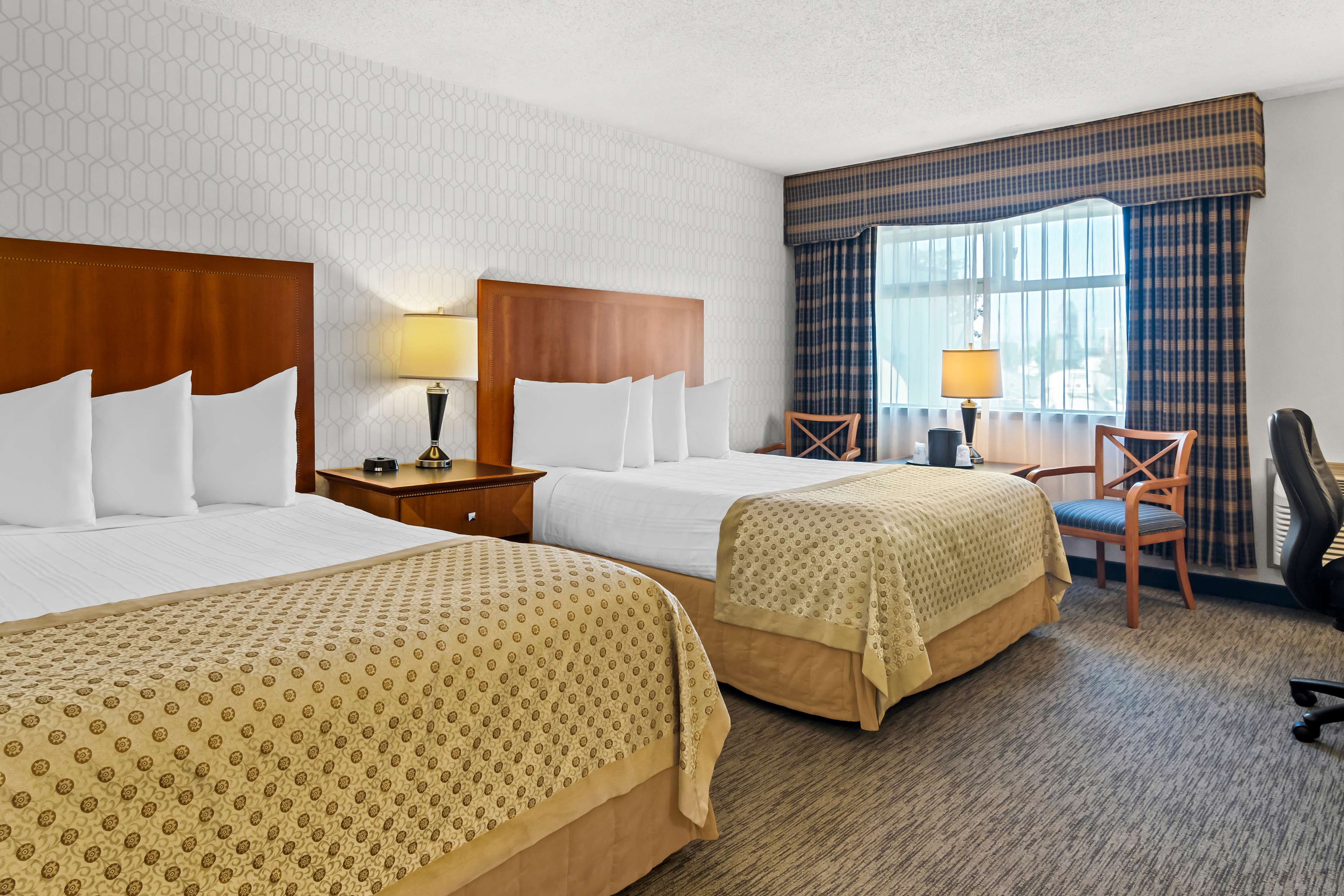 BEST WESTERN PLUS LANGLEY INN - Tap to explore photos